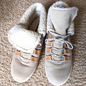 Ladies timberland fleece line boots. Size 7 and 1/2